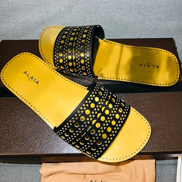 Alaia Laser Cut Leather Slides (NWT)! - Picture 1 of 7